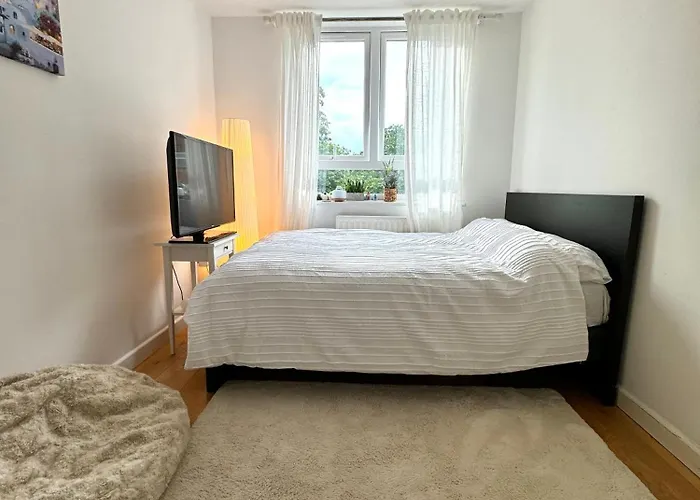 Bright And Cozy Room Breakfast Included